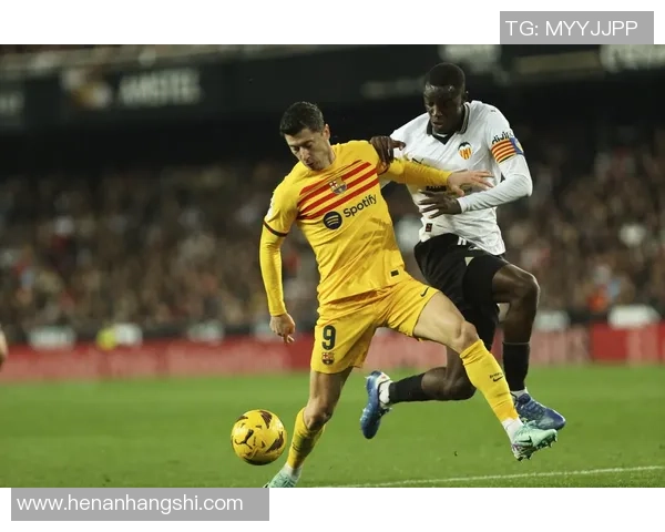 足球骑士污的背后故事揭示了足球世界中的黑暗与荣耀交织的真实面貌